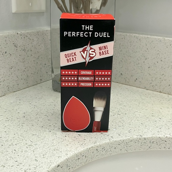 FLIRTACIOUS LOOKS COSMETICS The Perfect Duel: Foundation Travel Set - Picture 3 of 7